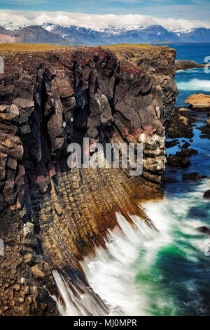 Basalt Felsformationen lange Exposition, bei hellnar Klippen snaefellsnes Island Stockfoto
