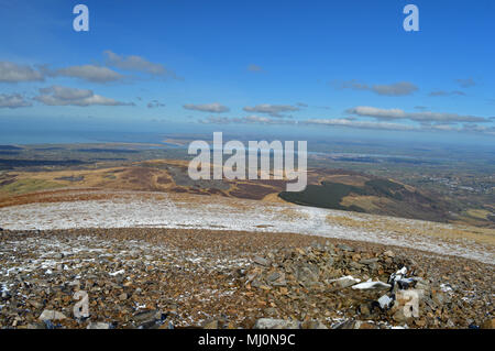 Spaziergang und Blick bis zum Gipfel des Mynydd Mawr in der Nähe von rhyd Du, Snowdonia Stockfoto