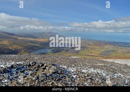 Spaziergang und Blick bis zum Gipfel des Mynydd Mawr in der Nähe von rhyd Du, Snowdonia Stockfoto