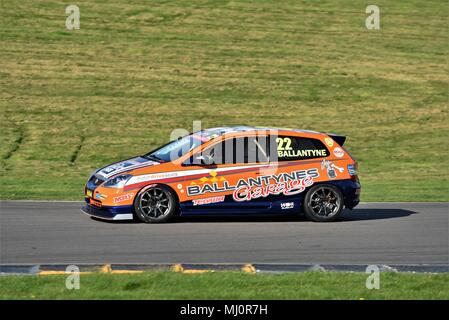 29. April 2018, Anglesey Stromkreis/Trac Môn, UK. BOSCH Cox Motor Teile Civic Cup. Qualifizierende Stockfoto