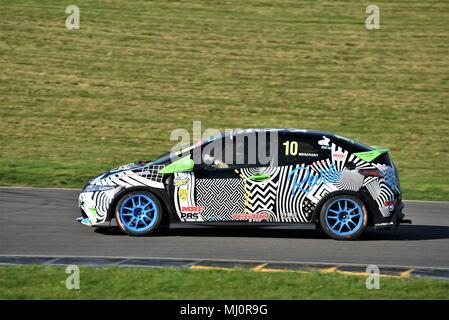 29. April 2018, Anglesey Stromkreis/Trac Môn, UK. BOSCH Cox Motor Teile Civic Cup. Qualifizierende Stockfoto