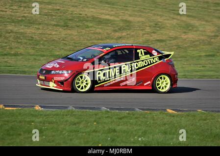 29. April 2018, Anglesey Stromkreis/Trac Môn, UK. BOSCH Cox Motor Teile Civic Cup. Qualifizierende Stockfoto