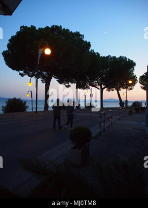 Abend in Passignano am Lago Trasimeno, Umbrien, Italien Stockfoto