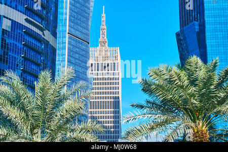 Details der modernen Gläsernen Wolkenkratzern von West Bay Nachbarschaft, die neueste schnell wachsenden Geschäftsviertel von Doha, Katar. Stockfoto