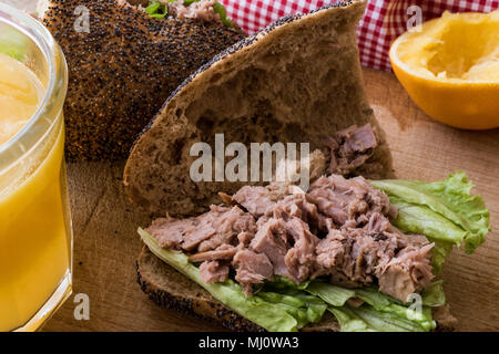 Ein Thunfisch ist ein salzwasserfisch, gehört zu dem Stamm Thunnini Stockfoto