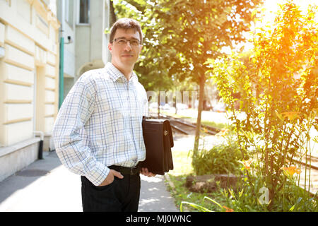 Porträt eines Mannes auf der Straße Stockfoto