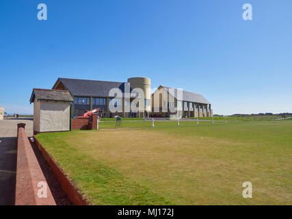 Links House, die neue Carnoustie Golf Center und Clubhaus von der 1-T-Stück der Championship Course, Angus, Schottland gesehen. Stockfoto