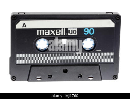 Stockholm, Schweden - 15. August 2015: Maxell UD 90 Audio Cassette isoliert auf weißem Stockfoto