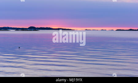 Untergehenden Sonne glühende mit schönen Farben, Saltholmen, Göteborg, Schweden 2018. Eine der erstaunlichen Sonnenuntergang ich erlebt habe. Stockfoto