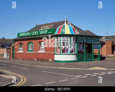 Die berühmten Simpsons Gold Shop liegt direkt gegenüber Carnoustie Golf Links auf Links Parade in Carnoustie Stadt, Angus, Schottland. Stockfoto