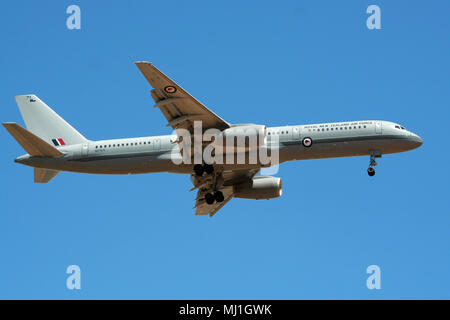 DARWIN, Australien - Aug 3, 2006: Royal New Zealand Boeing 757 PKW Flugzeug Landung auf dem Flughafen Darwin. Stockfoto