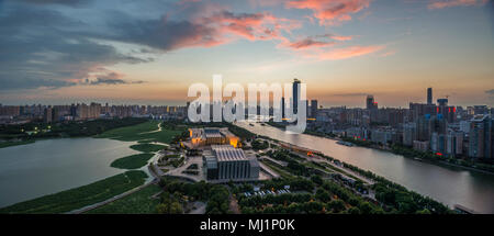 Stadt Wuhan, Provinz Hubei Yangtze plaza Gebäude Landschaft auf dem Boden Stockfoto