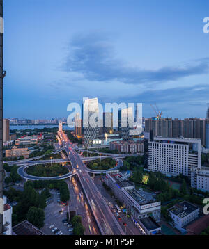 Wuhan, Provinz Hubei huangpu Osten und Stadt Bau bei Nacht Stockfoto