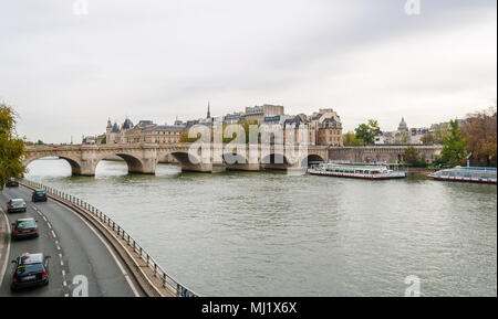 Brücke Pont Neuf auf der Seine in Paris, Frankreich Stockfoto