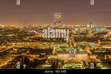 Tour Montparnasse und der Ecole Militaire ab Eiffelturm gesehen. Stockfoto