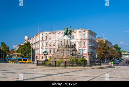 Die Bogdan Chmelnizkij Denkmal an Sofiyska Platz in Kiew, UKRA ausgeliefert Stockfoto