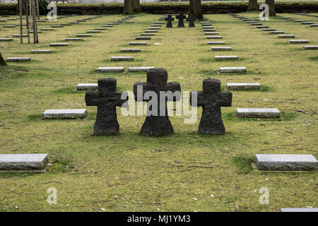 Deutsche Soldatenfriedhof Langemark, Grabsteine und Steinkreuze, Erster Weltkrieg, Langemark Poelkapelle, West Flandern Stockfoto