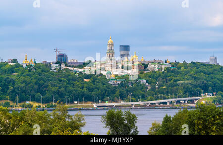 Kiew Pechersk Lavra orthodoxen Kloster. Blick von der Paton Brid Stockfoto