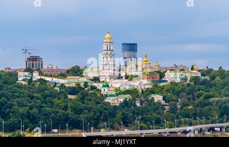 Kiew Pechersk Lavra orthodoxen Kloster. Blick von der Paton Brid Stockfoto