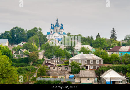 Blick auf Kamianets-Podolsky mit der Orthodoxen Kirche - Ukraine Stockfoto