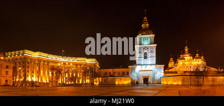 Panoramablick auf Mikhaylivska Square in Kiew Stockfoto