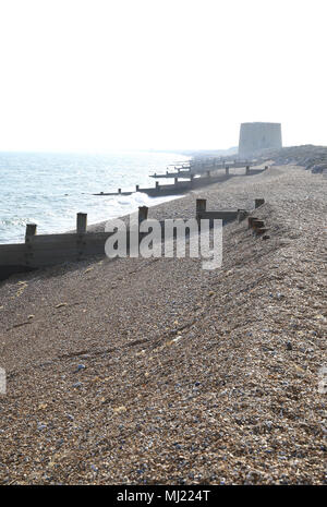 Die Martello Tower auf dem Strand in Hythe, in der Nähe von Folkestone, Kent, Großbritannien Stockfoto