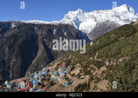 Anzeigen von Namche Bazar in den Morgen Stockfoto