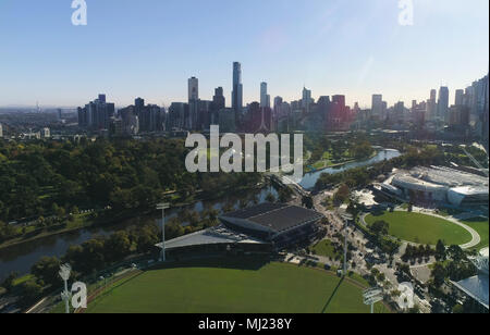 Luftaufnahme der Stadt Melbourne Panorama an einem sonnigen Tag Stockfoto