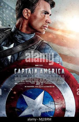 Captain America: Der erste Avenger (2011) unter der Regie von Joe Johnston und Hauptdarsteller Chris Evans, Hugo Weaving und Sebastian Stan. Steve Rogers ist gentechnisch verbesserten und nimmt auf der HYDRA roten Schädel. Stockfoto