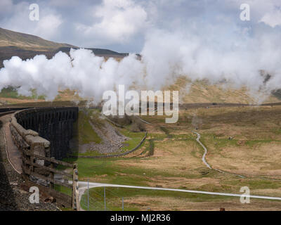 Dampflok, die dalesman, 48151, Carnforth nach Carlisle Westküste Linie über den Ribblehead Viadukt, North Yorkshire Stockfoto