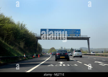 Wiltshire England Autos auf der Abfahrt A303 und M3 Stockfoto