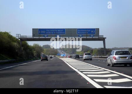 Wiltshire England Autos auf der Abfahrt A303 und M3 Stockfoto