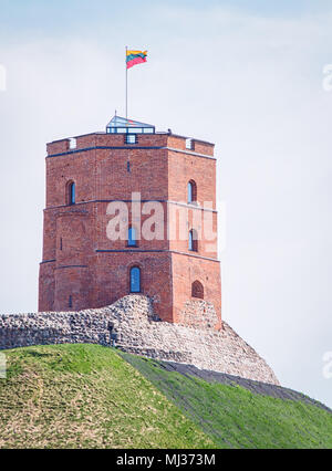 Gediminas' Turm ist der restliche Teil des Oberen Schlosses in Vilnius, Litauen. Es ist eine wichtige und historische Wahrzeichen der Stadt Vilnius Stockfoto