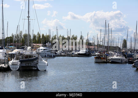 Allgemeine Ansichten von Chichester Harbour in West Sussex, UK, durch Premier Marinas laufen. Stockfoto