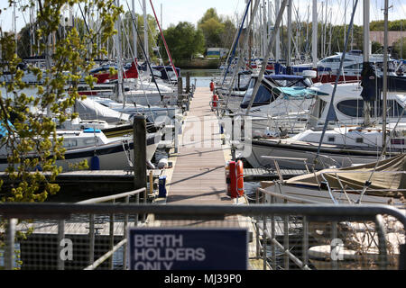 Allgemeine Ansichten von Chichester Harbour in West Sussex, UK, durch Premier Marinas laufen. Stockfoto