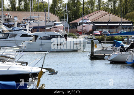 Allgemeine Ansichten von Chichester Harbour in West Sussex, UK, durch Premier Marinas laufen. Stockfoto