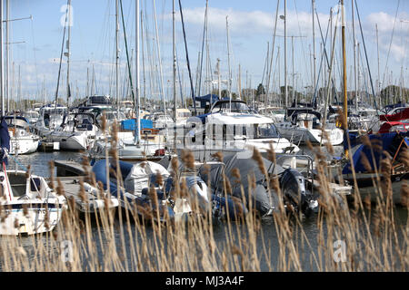 Allgemeine Ansichten von Chichester Harbour in West Sussex, UK, durch Premier Marinas laufen. Stockfoto