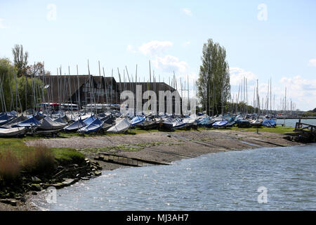 Allgemeine Ansichten von Chichester Harbour in West Sussex, UK, durch Premier Marinas laufen. Stockfoto