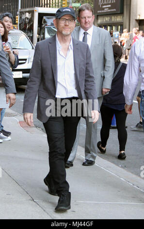 NEW YORK, NY 03.Mai: Ron Howard am Ende der Show mit Stephen Colbert in New York City am 03.Mai 2018. Credit: RW/MediaPunch Stockfoto