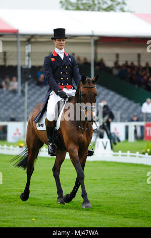 Badminton, Großbritannien. 4. Mai 2018. William Fox-Pitt reiten Fernhill Pimms während der Dressur Phase des 2018 Mitsubishi Motors Badminton Horse Trials, Badminton, Vereinigtes Königreich. Jonathan Clarke/Alamy leben Nachrichten Stockfoto