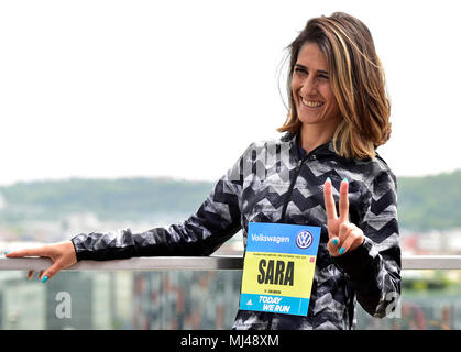 Prag, Tschechische Republik. 04 Mai, 2018. Sara Moreira (Portugal) stellt während der Pressekonferenz vor dem Prager Marathon, in Prag, Tschechische Republik, am 4. Mai 2018. Credit: Roman Vondrous/CTK Photo/Alamy leben Nachrichten Stockfoto