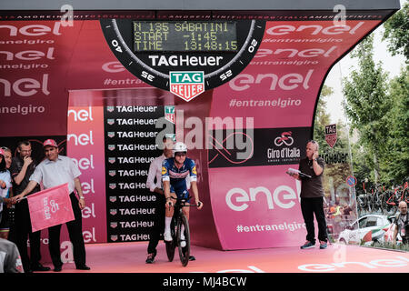 Jerusalem, Israel. 4. Mai, 2018. Erster Fahrer zu starten, Italienisch Fabio Sabatini, legt für die 9.7Km Jerusalem Einzelzeitfahren Etappe 1. Die 101 Edition des Giro d'Italia, der Corsa Rosa, beginnt heute in Jerusalem, die Geschichte mit dem ersten Grand Tour beginnen, die außerhalb von Europa hergestellt werden. Stockfoto