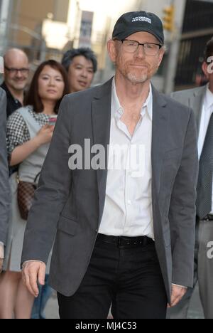 Ron Howard, Late Show heraus und über für Celebrity Candids - DO,, New York, NY, 3. Mai 2018. Foto: Kristin Callahan/Everett Collection Stockfoto