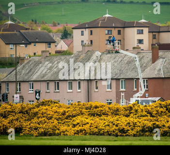 Musselburgh, Schottland, 4. Mai 2018. Neben, Musselburgh, East Lothian, Schottland, Vereinigtes Königreich. TV-Kamera auf einem Kran nimmt die Horse Racing Event Stockfoto