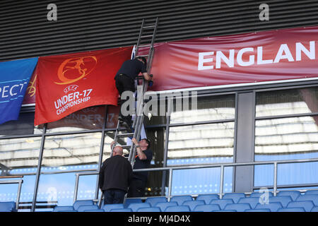 Chesterfield, UK. 4. Mai, 2018. Last minute Proben und Stadion dressing vor der 2018 UEFA U-17 Meisterschaft Gruppe ein Match zwischen England und Israel an Proact Stadium am 4. Mai 2018 in Chesterfield, England. (Foto von Paul Chesterton/phcimages.com) Credit: PHC Images/Alamy leben Nachrichten Stockfoto