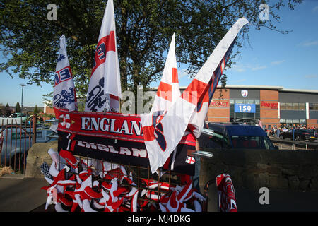 Chesterfield, UK. 4. Mai, 2018. Ware zum Verkauf vor der 2018 UEFA U-17 Meisterschaft Gruppe ein Match zwischen England und Israel an Proact Stadium am 4. Mai 2018 in Chesterfield, England. (Foto von Paul Chesterton/phcimages.com) Credit: PHC Images/Alamy leben Nachrichten Stockfoto