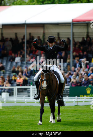 Gloucestershire, Vereinigtes Königreich. 4. Mai 2018. Jonty Evans reiten Cooley Rorkes Drift während der Dressur Phase des 2018 Mitsubishi Motors Badminton Horse Trials, Badminton, Vereinigtes Königreich. Jonathan Clarke/Alamy leben Nachrichten Stockfoto