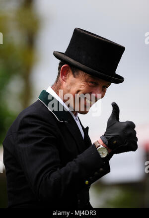 Gloucestershire, Vereinigtes Königreich. 4. Mai 2018. Jonty Evans reiten Cooley Rorkes Drift während der Dressur Phase des 2018 Mitsubishi Motors Badminton Horse Trials, Badminton, Vereinigtes Königreich. Jonathan Clarke/Alamy leben Nachrichten Stockfoto