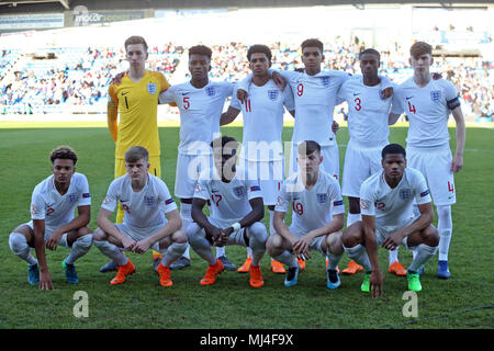 Chesterfield, UK. 4. Mai, 2018. Das englische Team vor der 2018 UEFA U-17 Meisterschaft Gruppe ein Match zwischen England und Israel an Proact Stadium am 4. Mai 2018 in Chesterfield, England. (Foto von Paul Chesterton/phcimages.com) Credit: PHC Images/Alamy leben Nachrichten Stockfoto