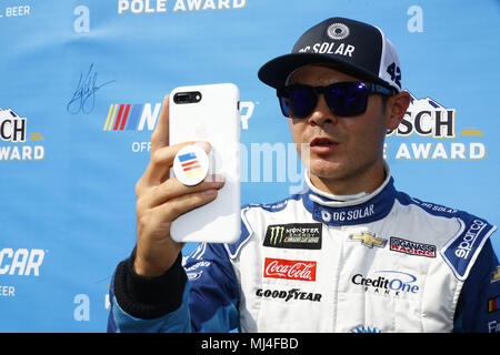 Dover, Delaware, USA. 4. Mai, 2018. Kyle Larson (42) gewinnt den Pol für die AAA 400 Antrieb für Autismus in Dover International Speedway in Dover, Delaware. Quelle: Chris Owens Asp Inc/ASP/ZUMA Draht/Alamy leben Nachrichten Stockfoto